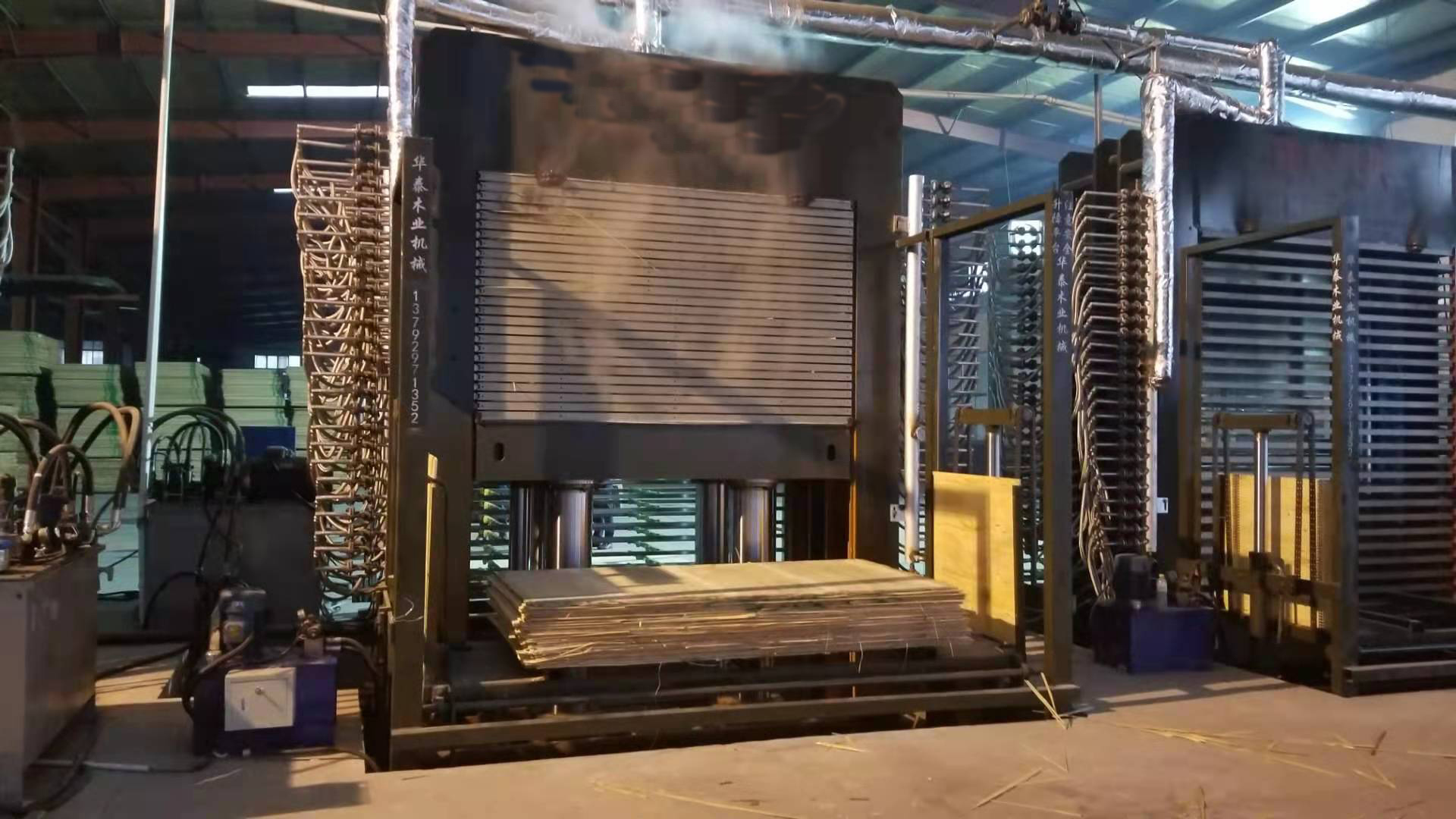 Machine automatique de presse à chaud de contreplaqué pour le bois